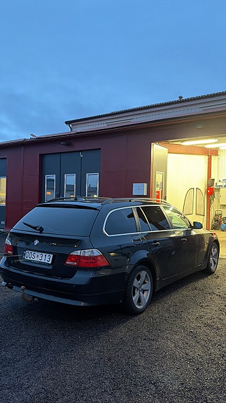 BMW 525Xi 3 of 5