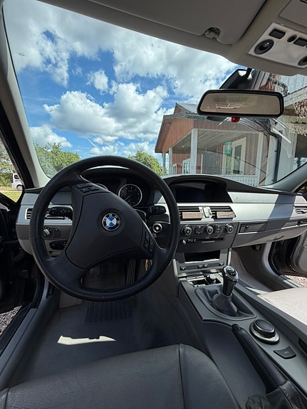 BMW 525Xi 4 of 5