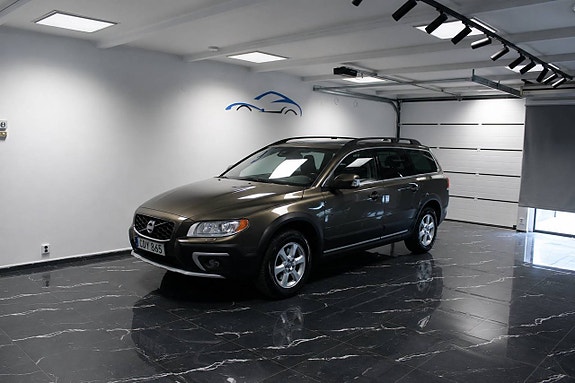 Volvo XC70 2 of 16