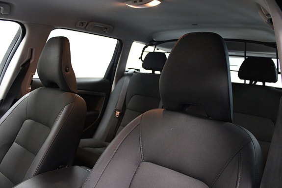 Volvo XC70 10 of 16