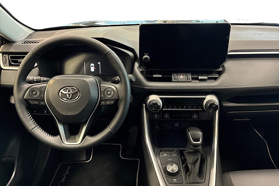 Toyota RAV4 8 of 18