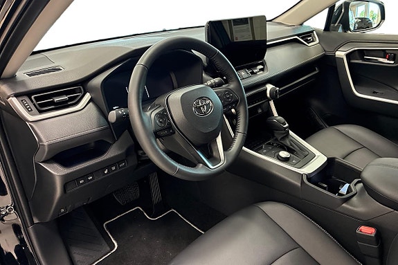 Toyota RAV4 12 of 18