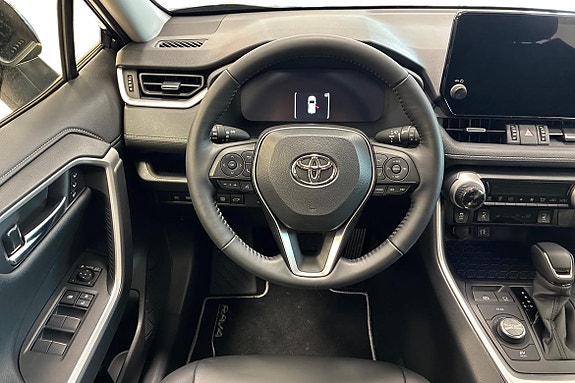 Toyota RAV4 9 of 18