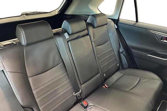 Toyota RAV4 11 of 18