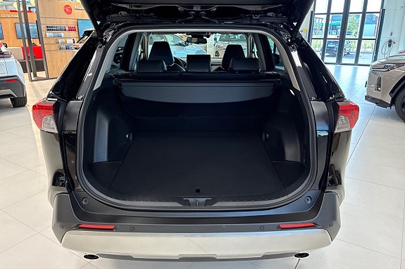 Toyota RAV4 10 of 18