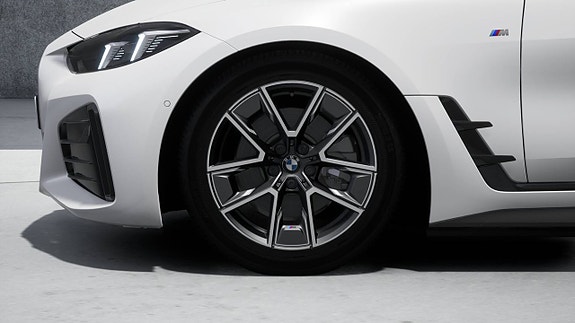 BMW i4 4 of 5