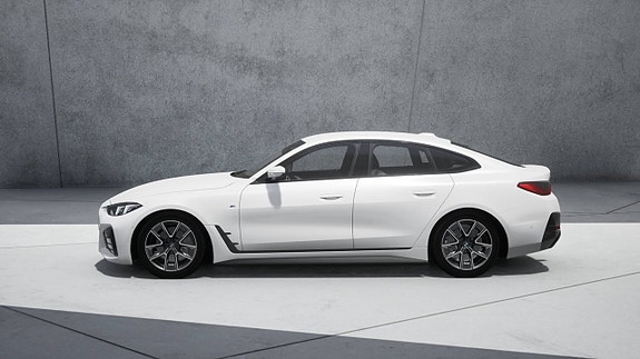BMW i4 3 of 5