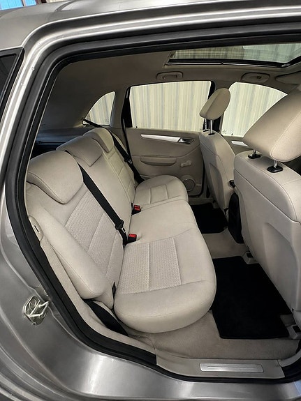 Mercedes-Benz B200 7 of 22