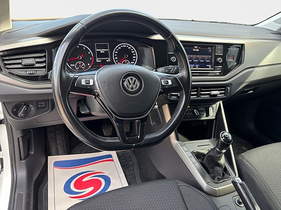 Volkswagen Polo 10 of 14