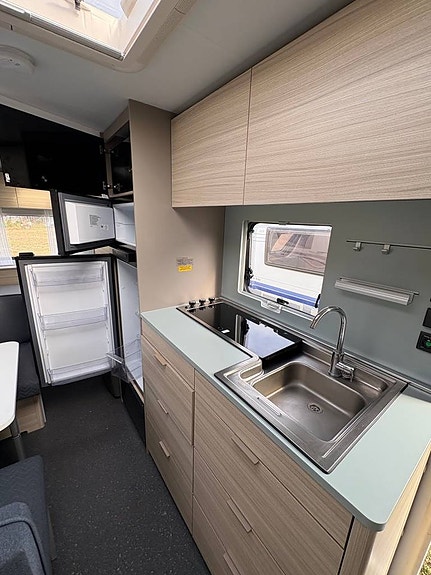 ADRIA ALTEA 542 PK. Vån-säng/Mikro/Förtält.2021 4 of 11
