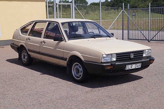 Volkswagen Passat 3 of 5