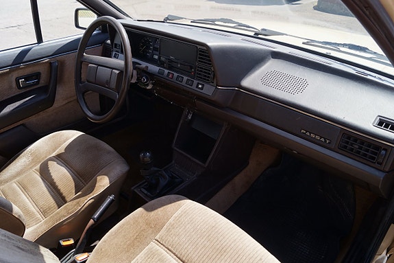 Volkswagen Passat 23 of 25
