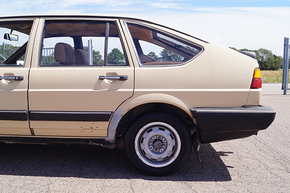 Volkswagen Passat 11 of 25