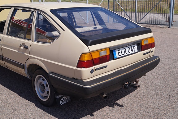 Volkswagen Passat 17 of 25