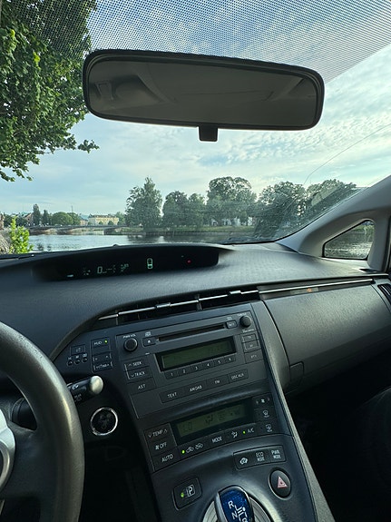 Toyota Prius 3 of 5