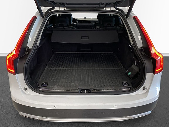 Volvo V90 Cross Country 6 of 15
