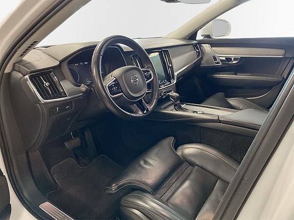 Volvo V90 Cross Country 7 of 15