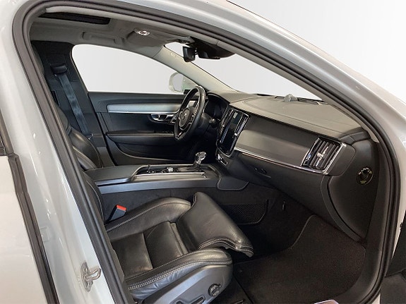Volvo V90 Cross Country 9 of 15