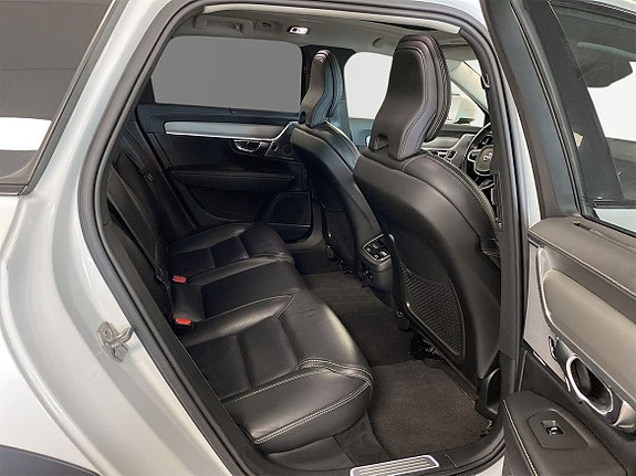 Volvo V90 Cross Country 8 of 15