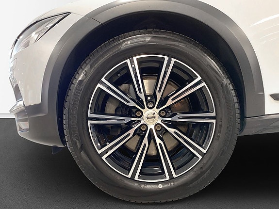 Volvo V90 Cross Country 5 of 15