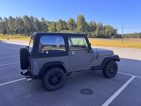 Jeep Wrangler 4 of 30