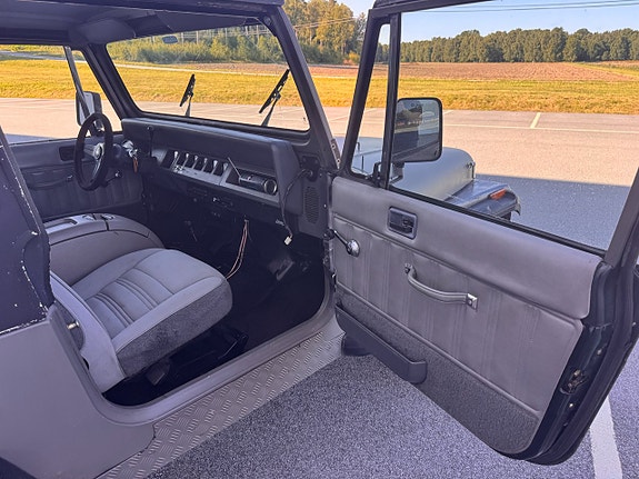 Jeep Wrangler 10 of 30