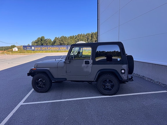 Jeep Wrangler 2 of 30