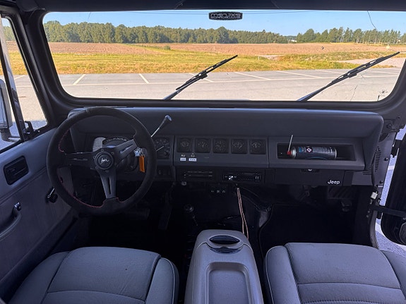 Jeep Wrangler 9 of 30