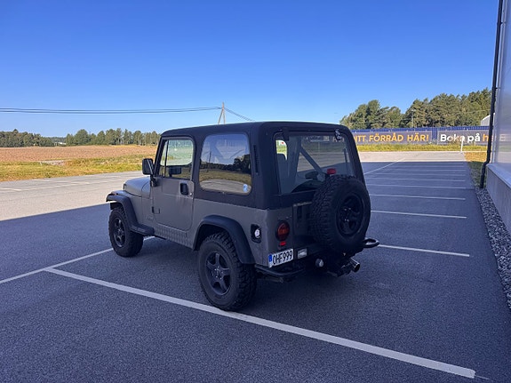 Jeep Wrangler 3 of 30