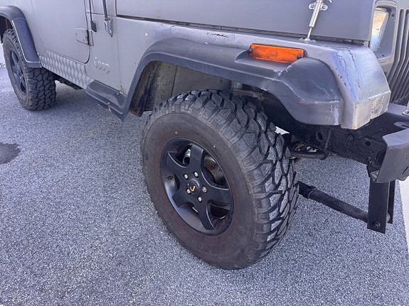 Jeep Wrangler 14 of 30