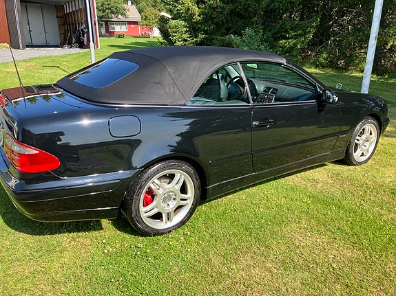 Mercedes-Benz CLK230 4 of 5