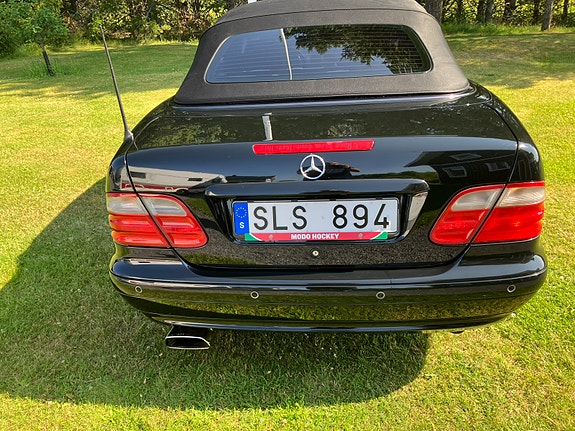 Mercedes-Benz CLK230 3 of 5