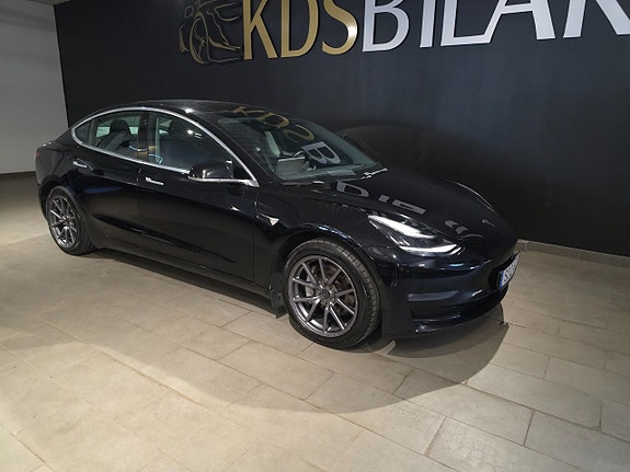 Tesla Model 3 5 of 5