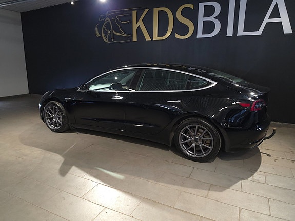 Tesla Model 3 3 of 5