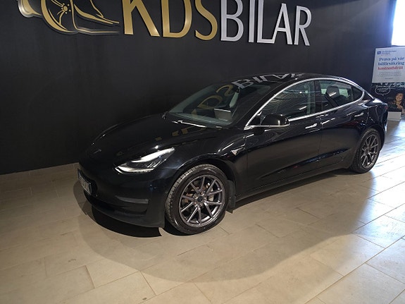 Tesla Model 3 2 of 5