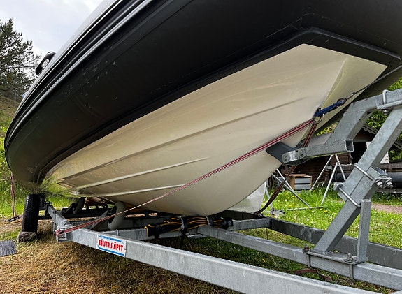 Brig Eagle 580 – Evinrude 115 hk – Endast 235 timmar – Trailer ingår 4 of 5