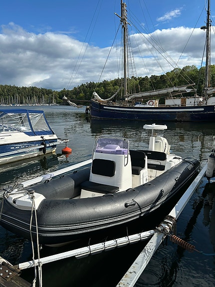 Brig Eagle 580 – Evinrude 115 hk – Endast 235 timmar – Trailer ingår 2 of 5