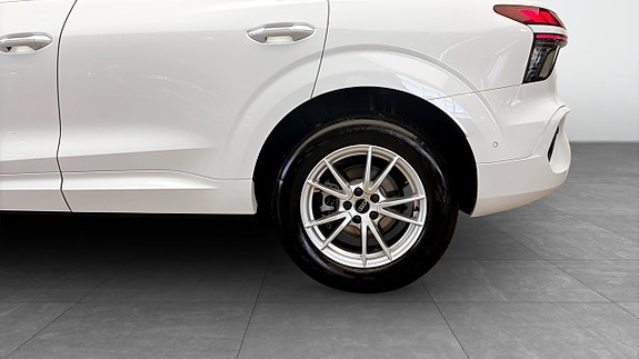 Audi Q3 6 of 12