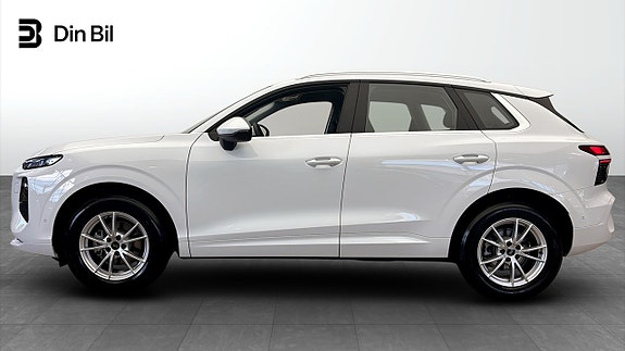 Audi Q3 2 of 12