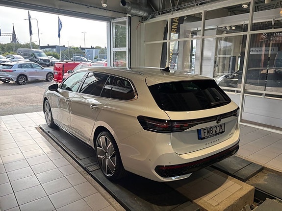 Volkswagen Passat 3 of 5