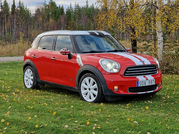 MINI Countryman Cooper D 2 of 5