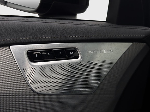 Volvo XC90 16 of 30