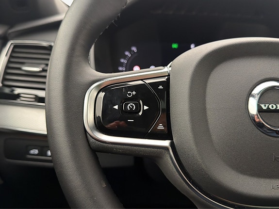 Volvo XC90 27 of 30