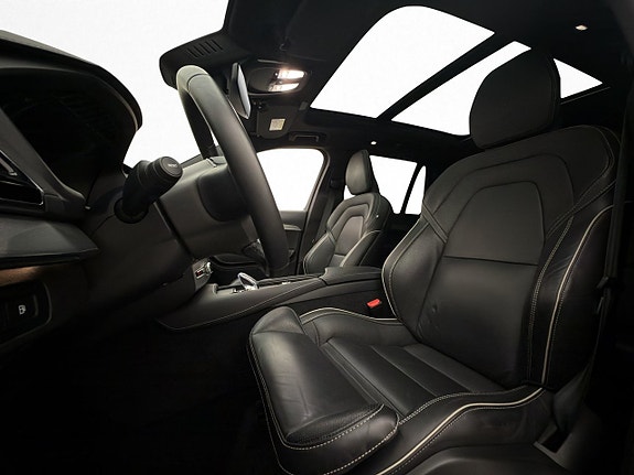 Volvo XC90 11 of 30