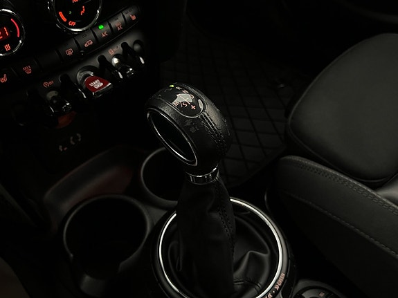 MINI Cooper S 25 of 30