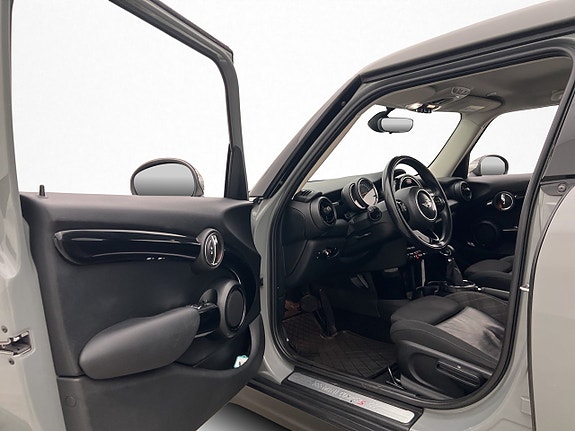 MINI Cooper S 10 of 30