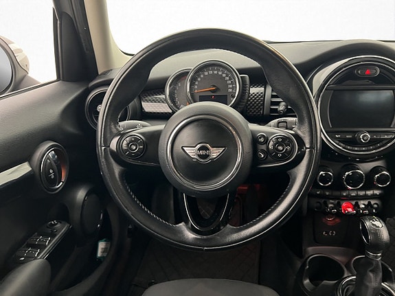 MINI Cooper S 13 of 30