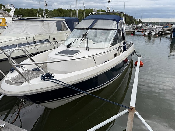 Aquador 25 WAe / MerCruiser 4,2 - 1 ägare Endast 330 h 13 of 16
