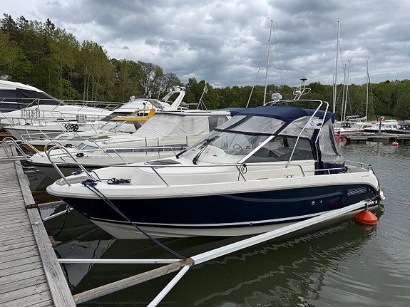 Aquador 25 WAe / MerCruiser 4,2 - 1 ägare Endast 330 h 2 of 16