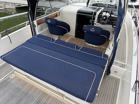 Aquador 25 WAe / MerCruiser 4,2 - 1 ägare Endast 330 h 10 of 16